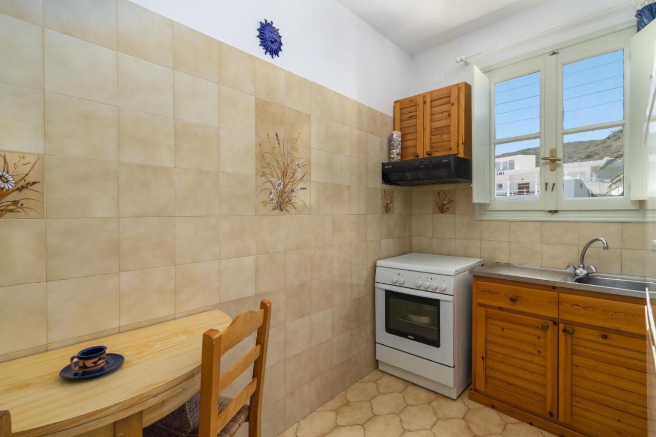 Areti'S Milos Guesthouses Adamantas  Exterior foto